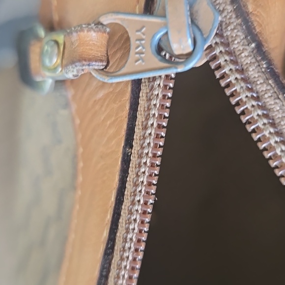 Gucci Gold and Tan Leather Vintage Bundle With Matching Eyeglass Case - Picture 10 of 17